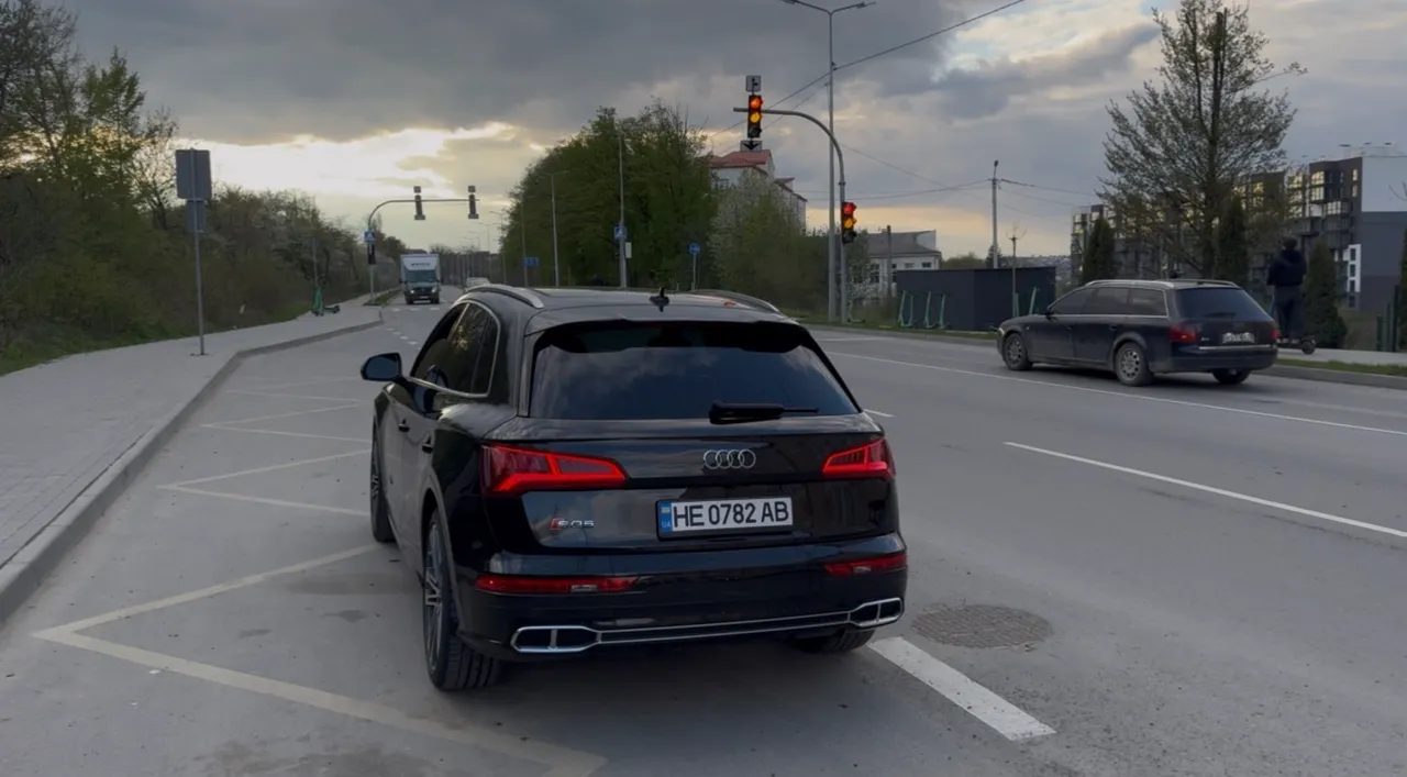 Audi SQ5 - фото 2