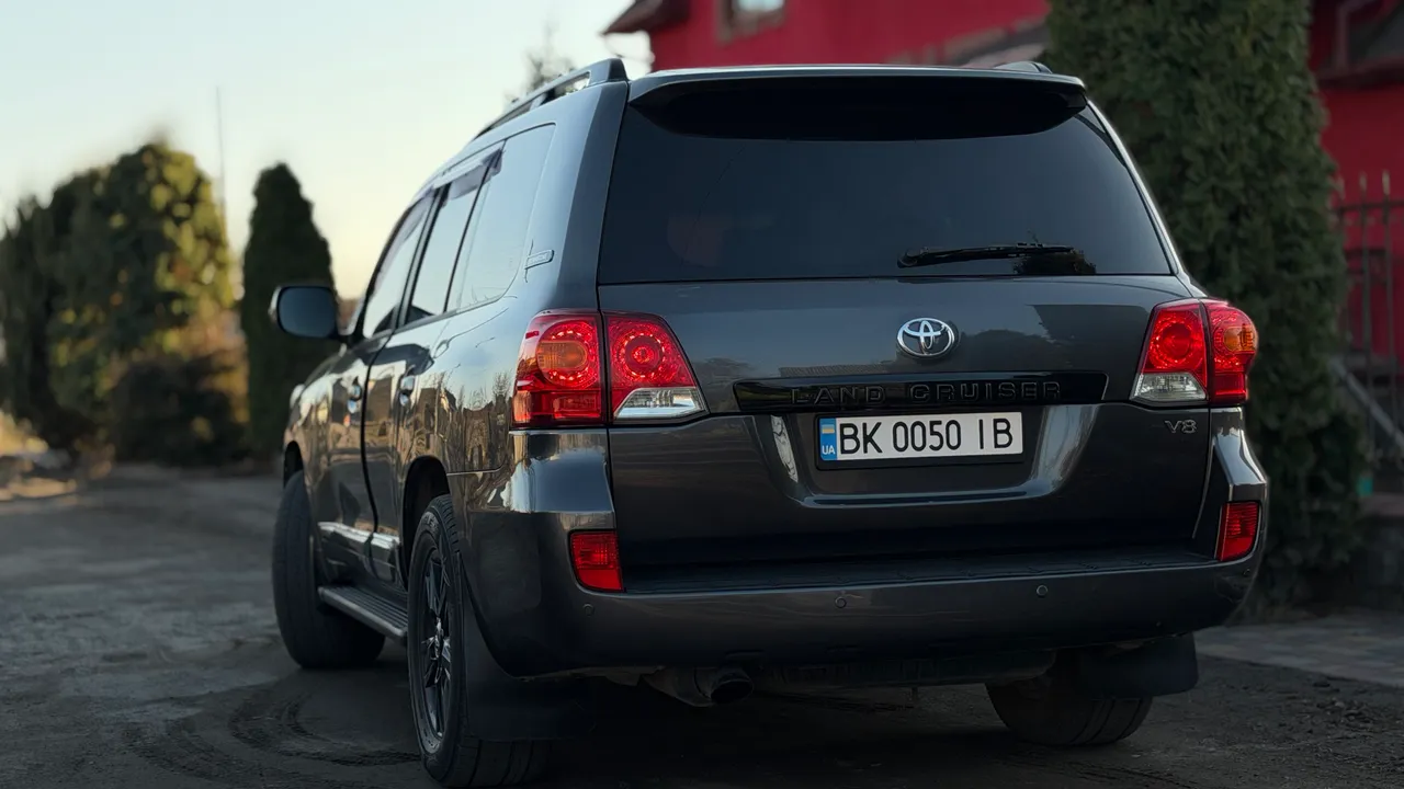 Toyota Land Cruiser - фото 10