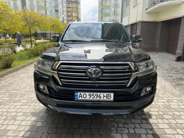 Toyota Land Cruiser - фото 1