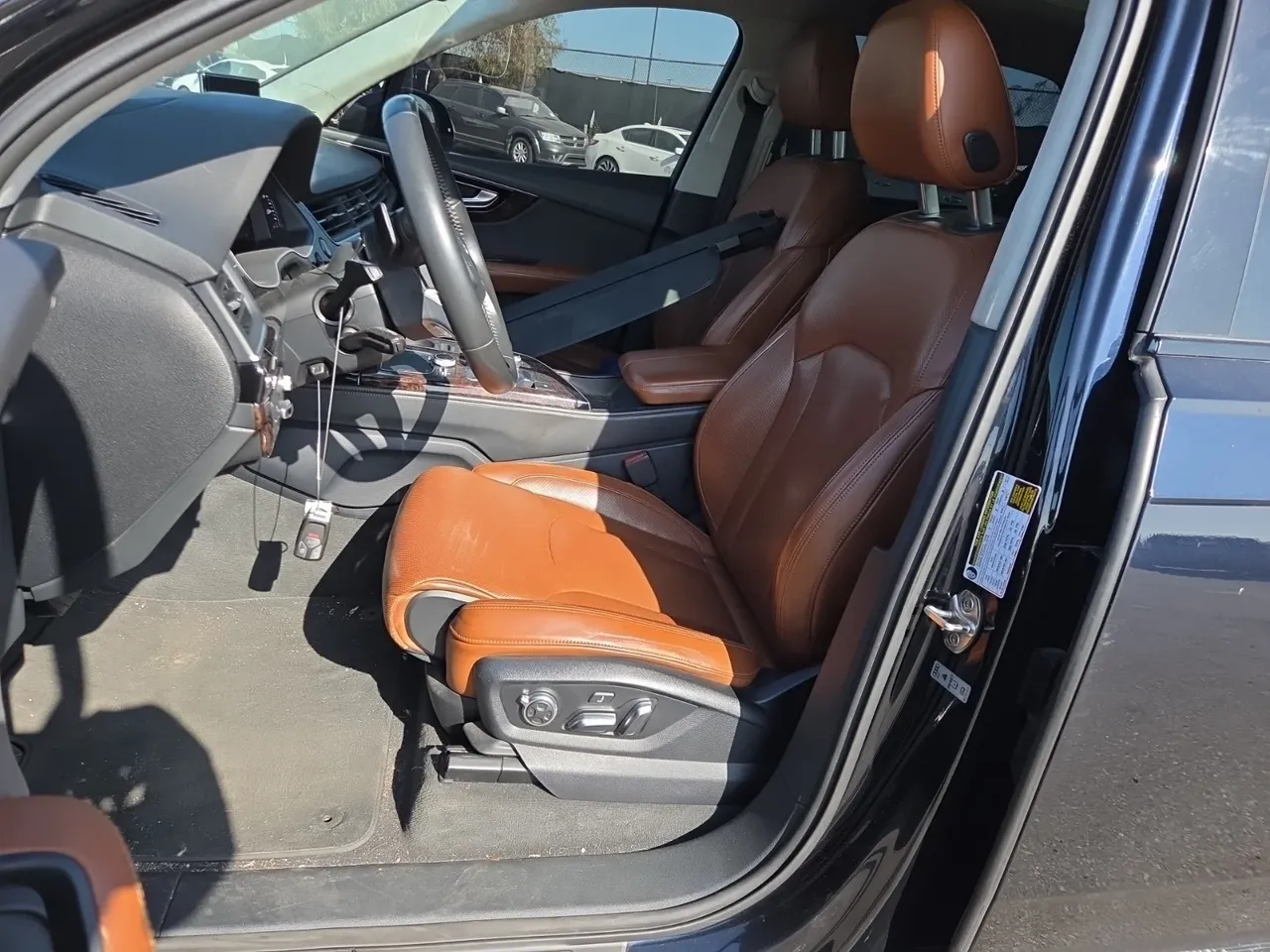 Audi Q7 - фото 8