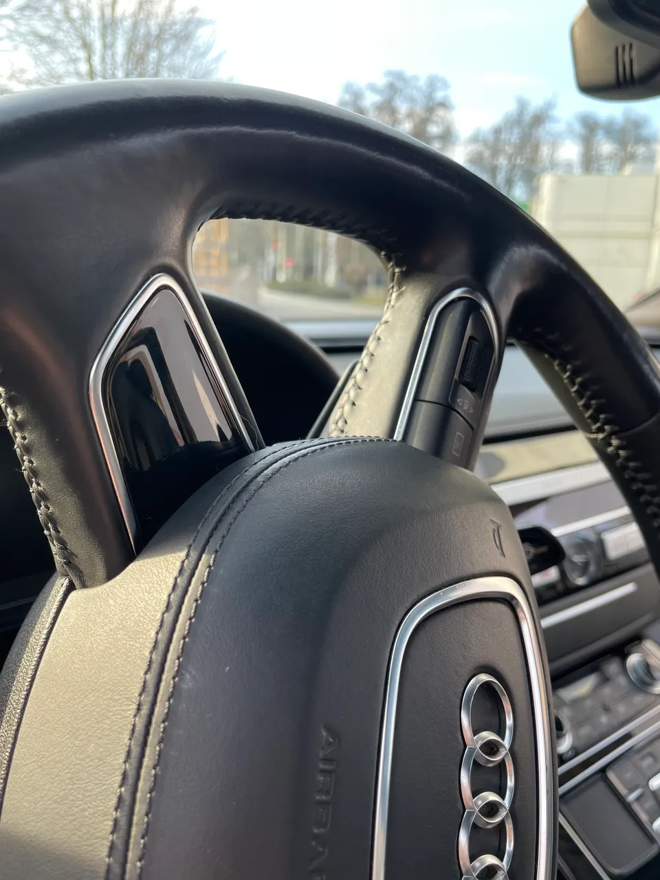Audi A8 - фото 27
