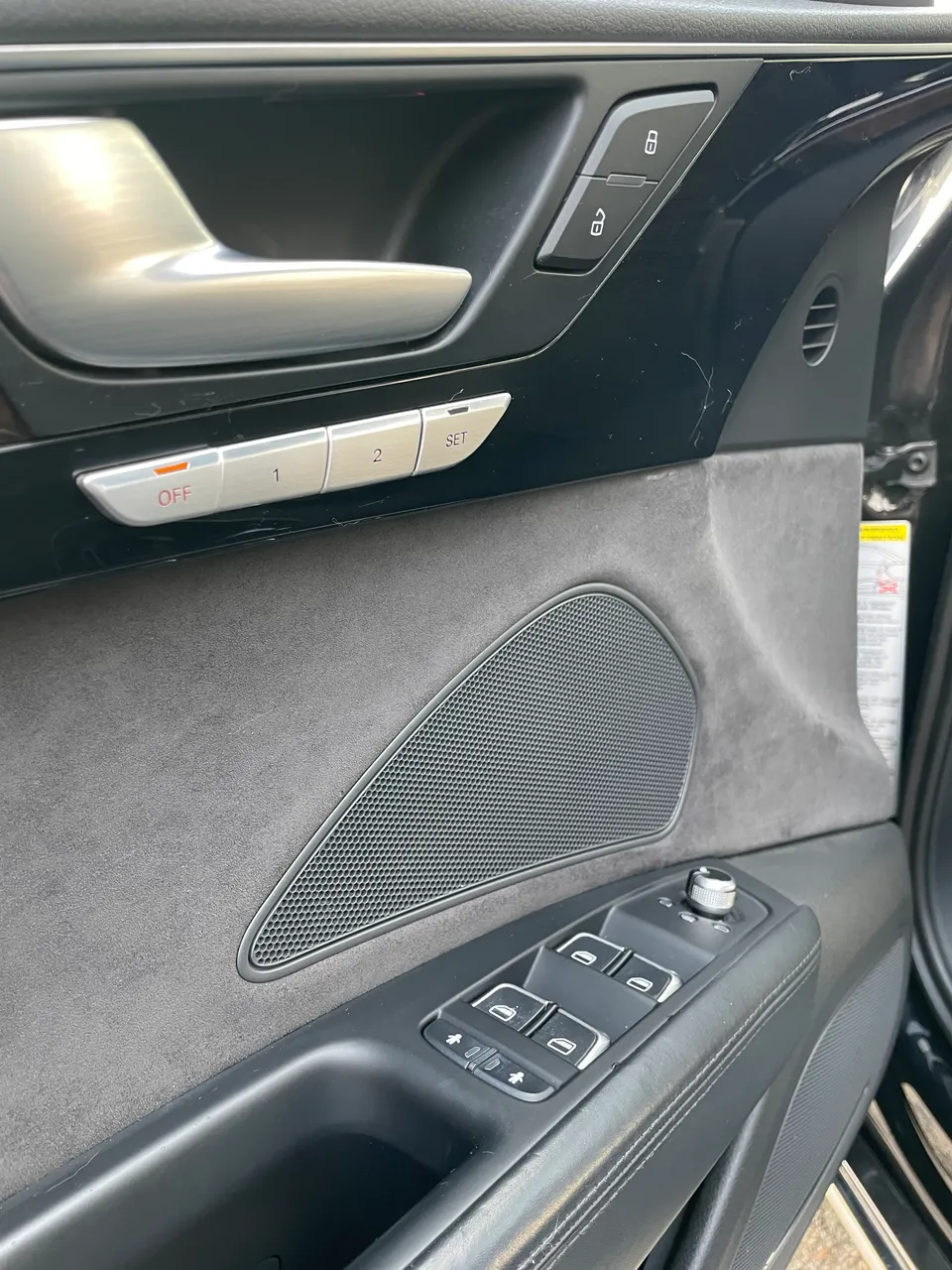 Audi A8 - фото 30