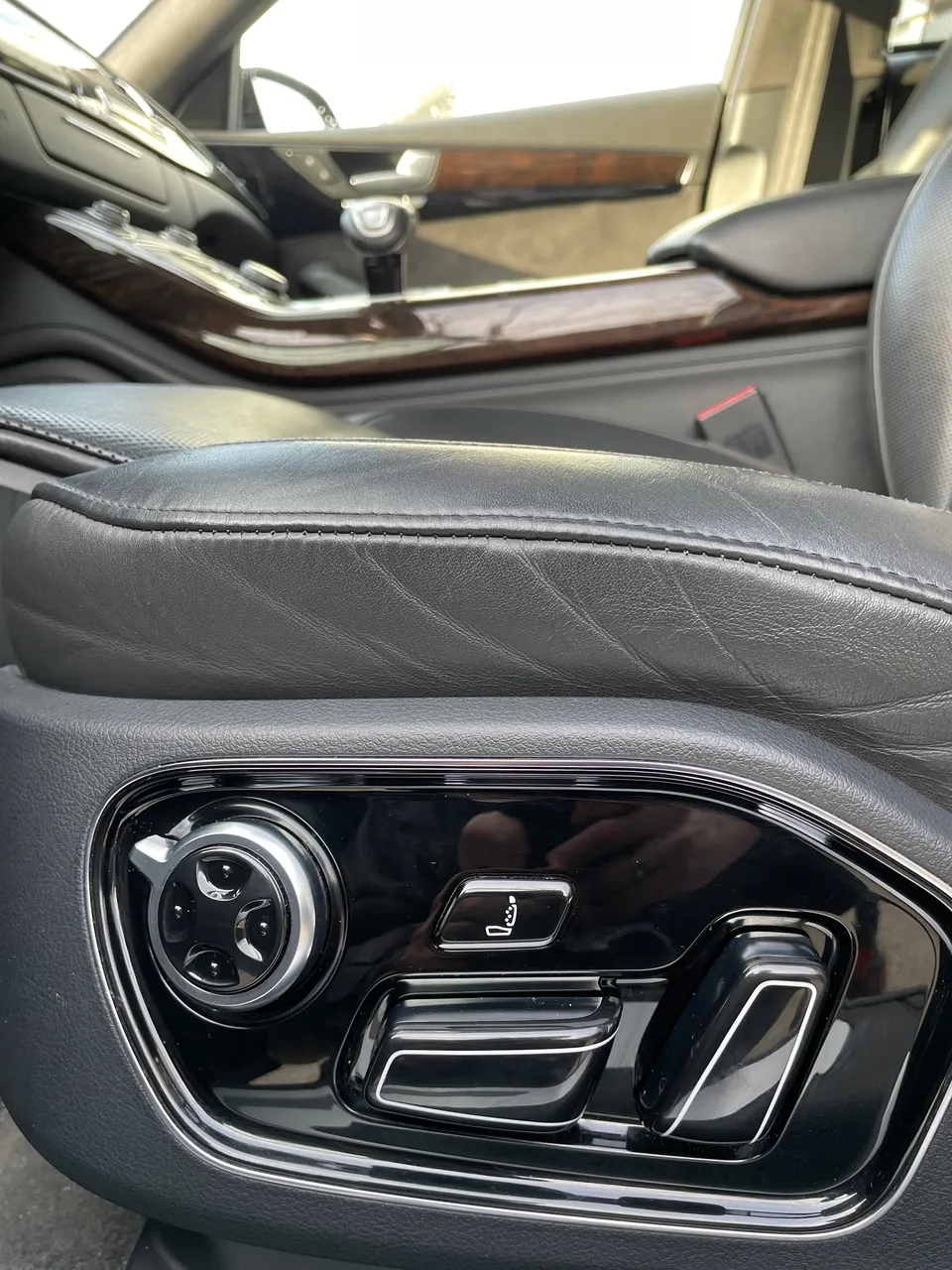 Audi A8 - фото 46