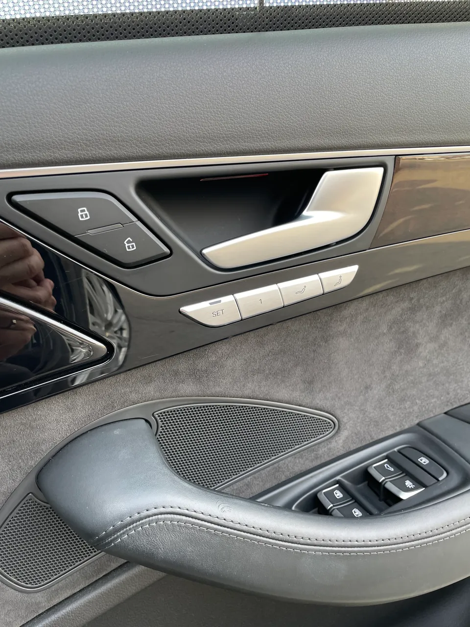 Audi A8 - фото 38