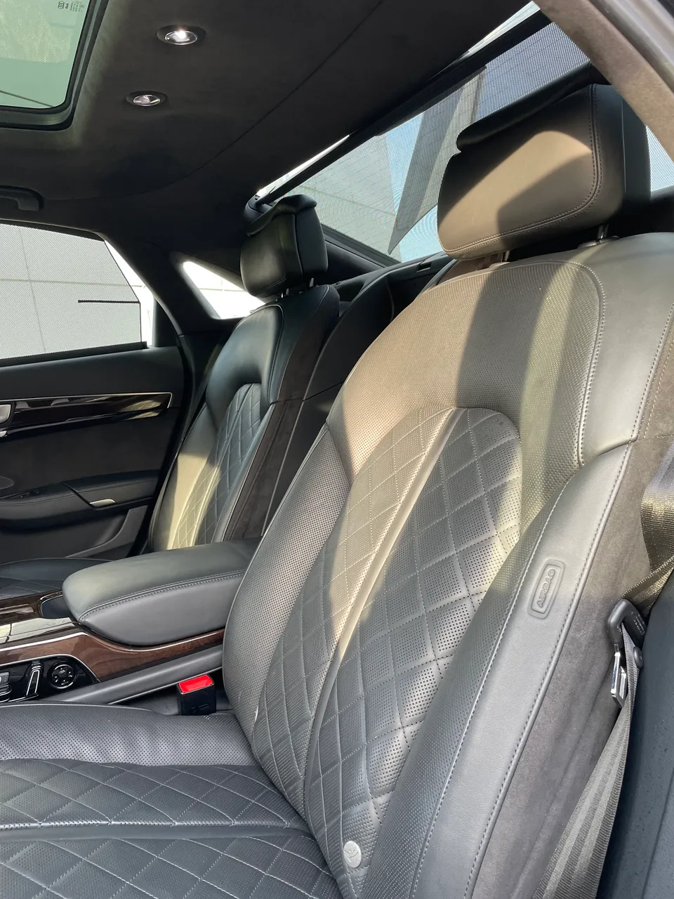 Audi A8 - фото 25