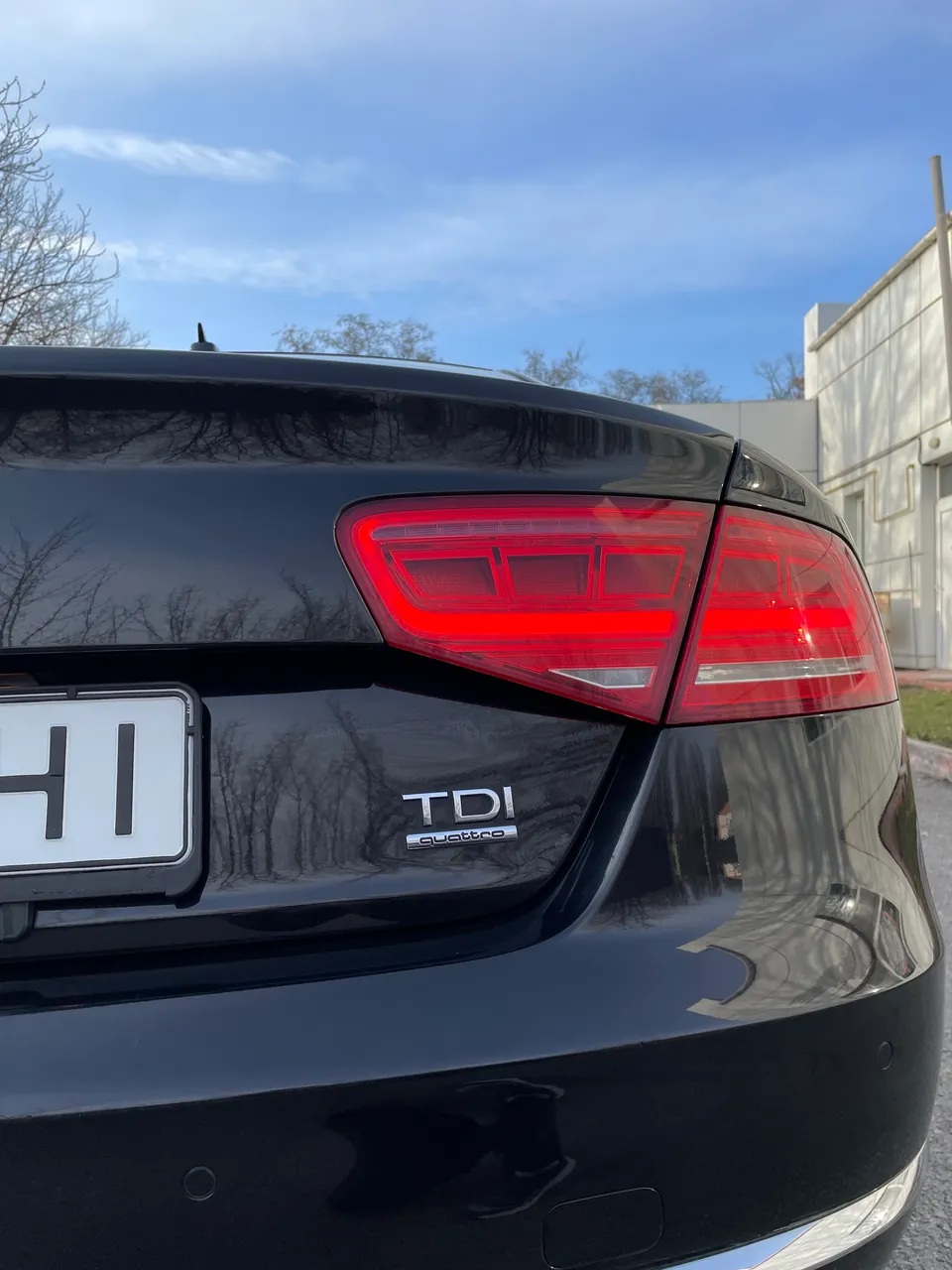Audi A8 - фото 3