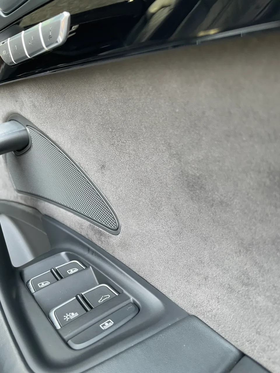 Audi A8 - фото 42