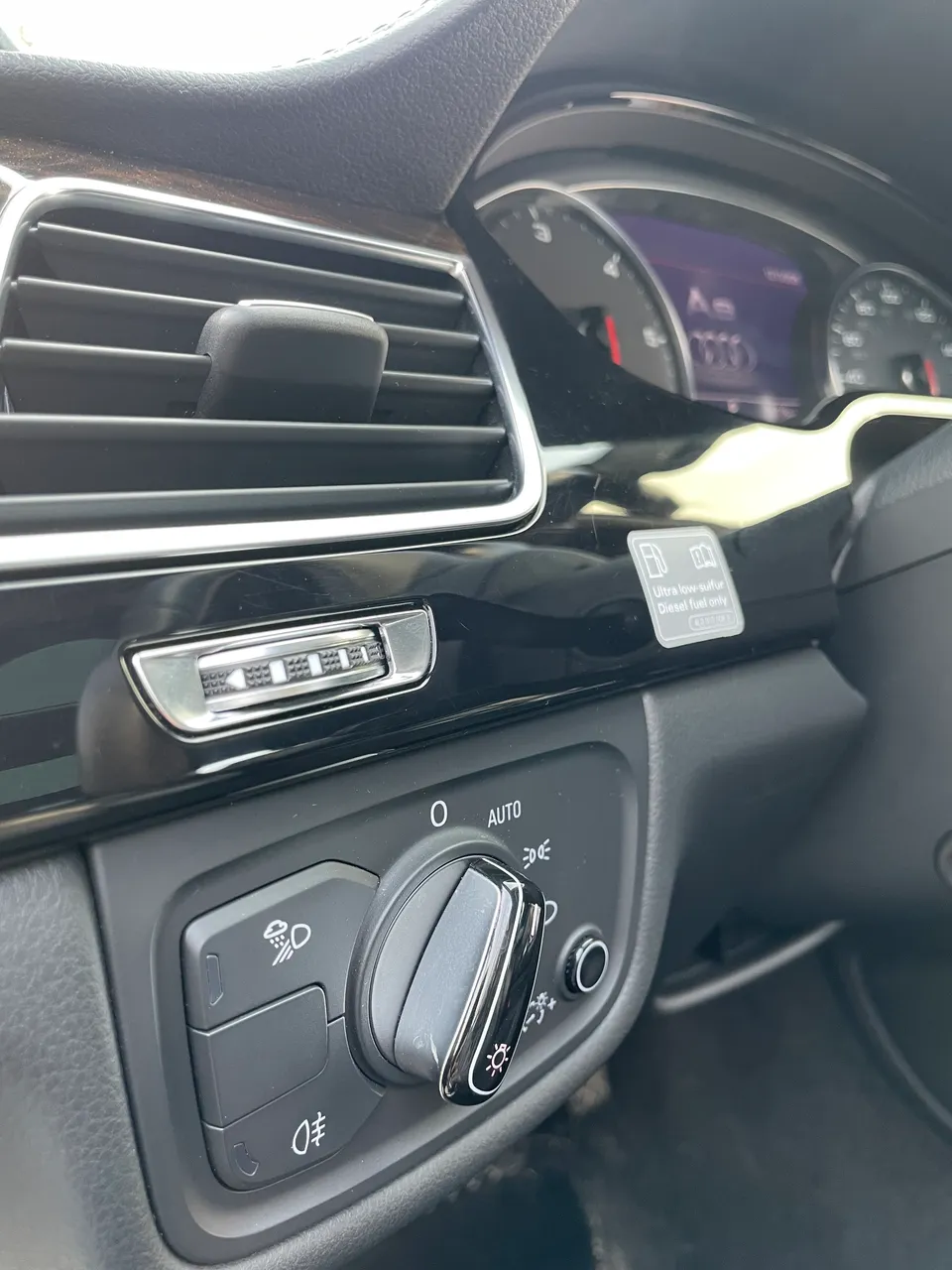 Audi A8 - фото 28