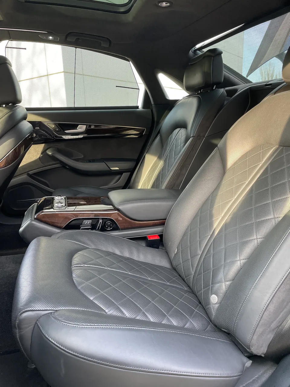 Audi A8 - фото 26
