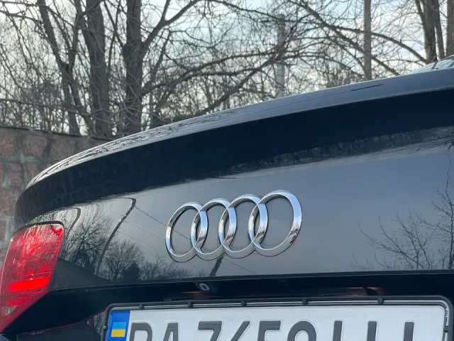 Audi A8 - фото 4