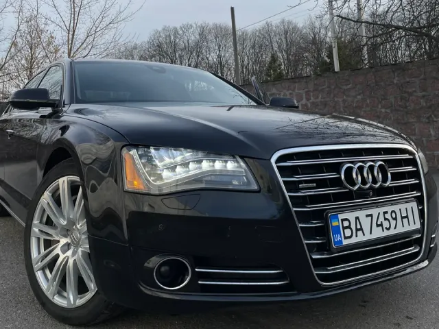 Audi A8 - фото 1