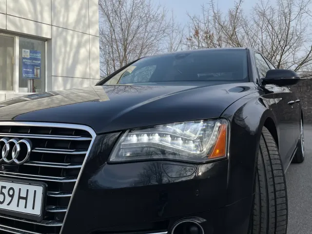 Audi A8 - фото 2