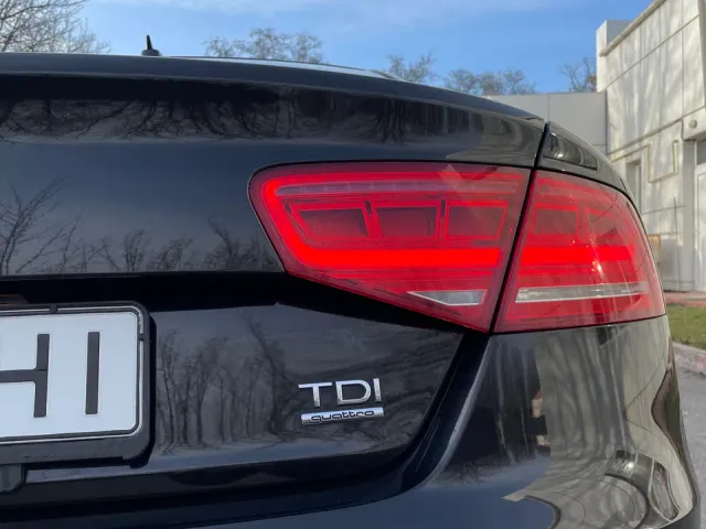 Audi A8 - фото 3