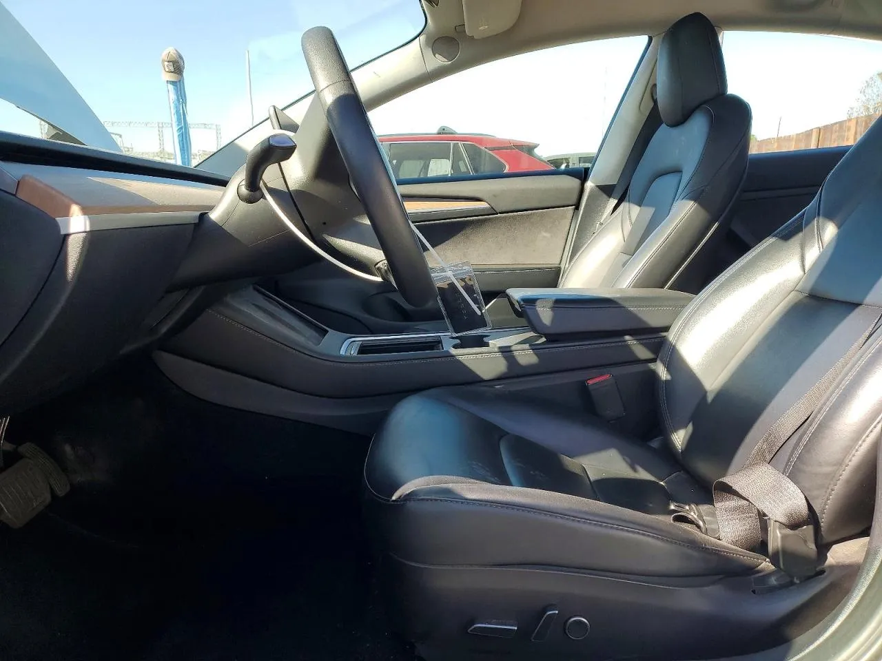 Tesla Model 3 - фото 7