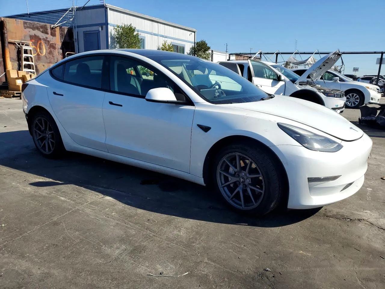 Tesla Model 3 - фото 3