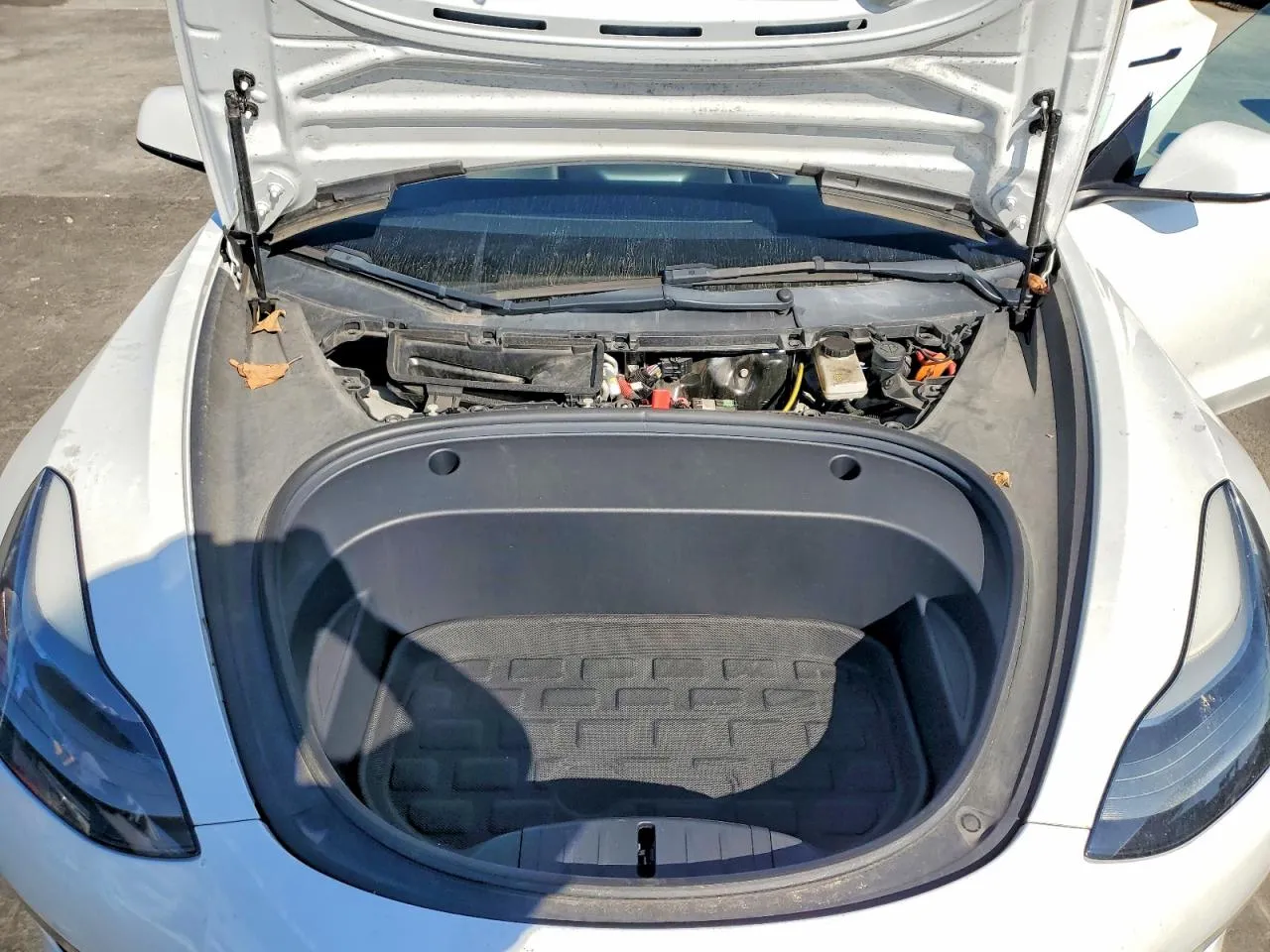 Tesla Model 3 - фото 11