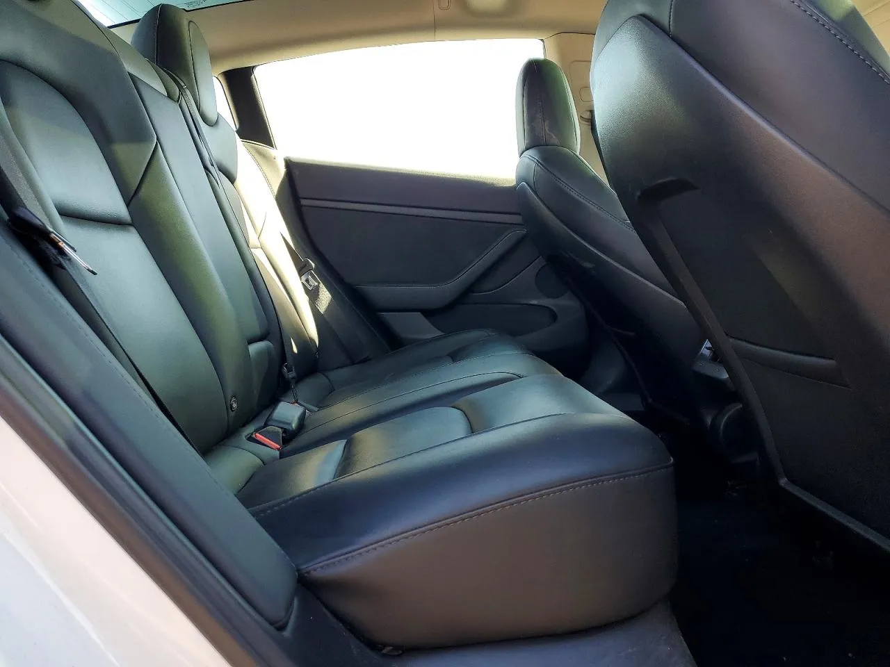 Tesla Model 3 - фото 10