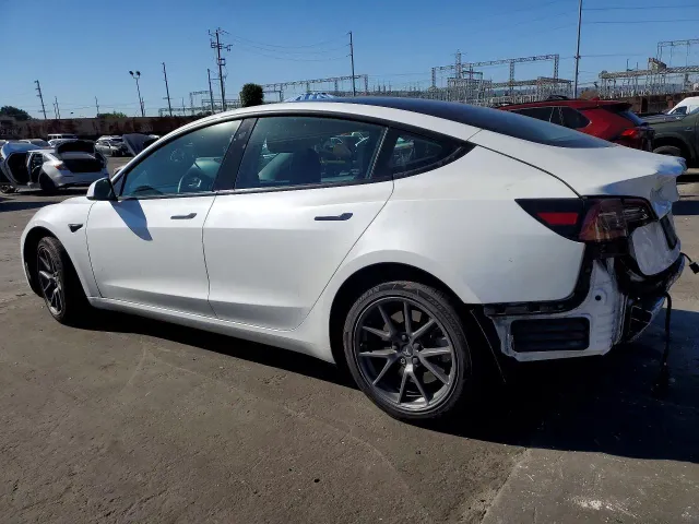 Tesla Model 3 - фото 4