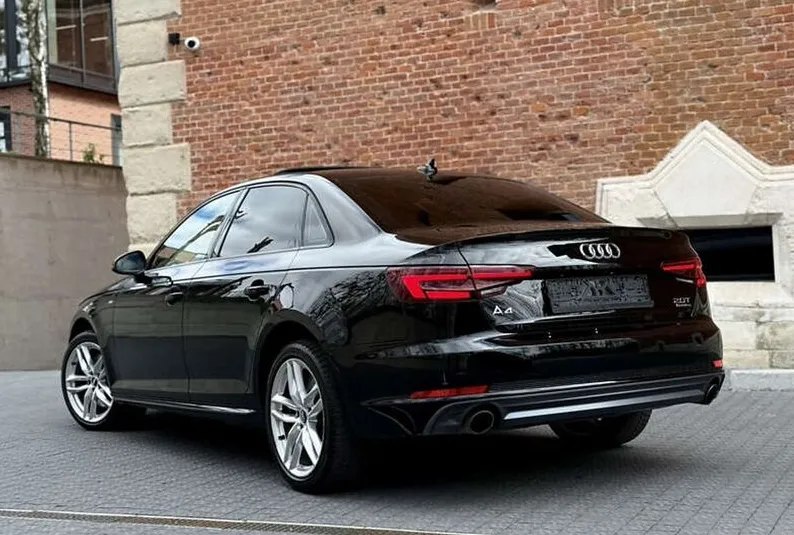 Audi A4 - фото 8
