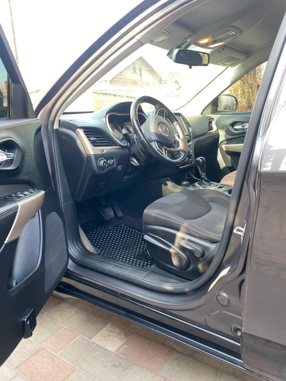 Jeep Cherokee - фото 8