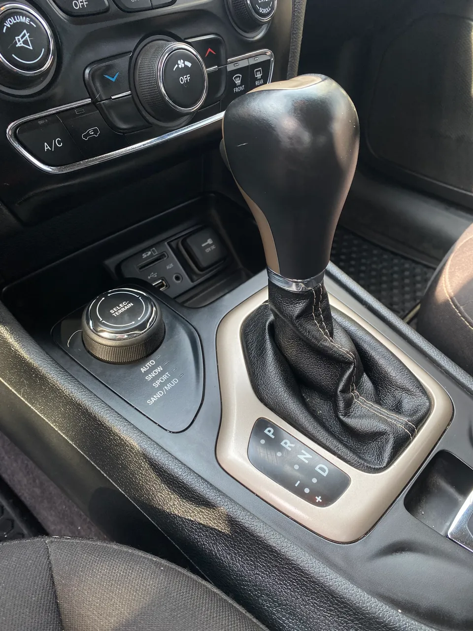 Jeep Cherokee - фото 5