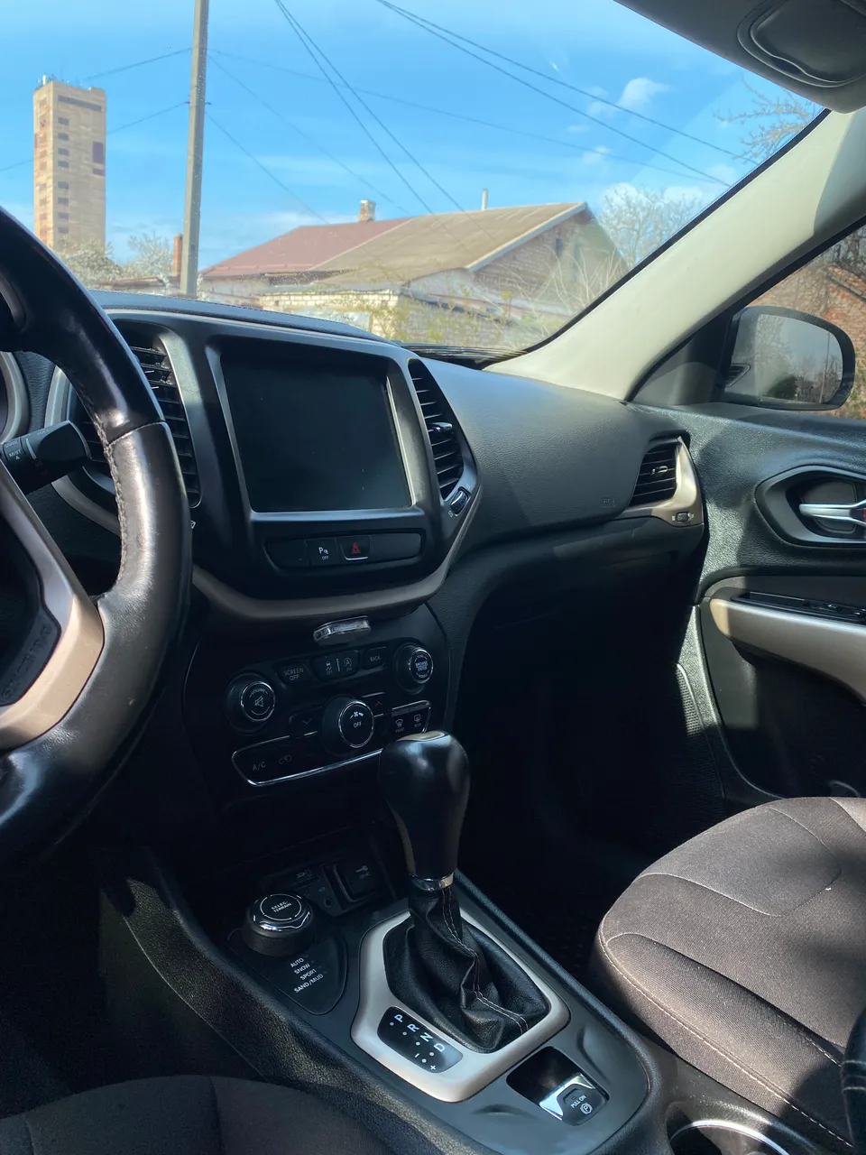 Jeep Cherokee - фото 12