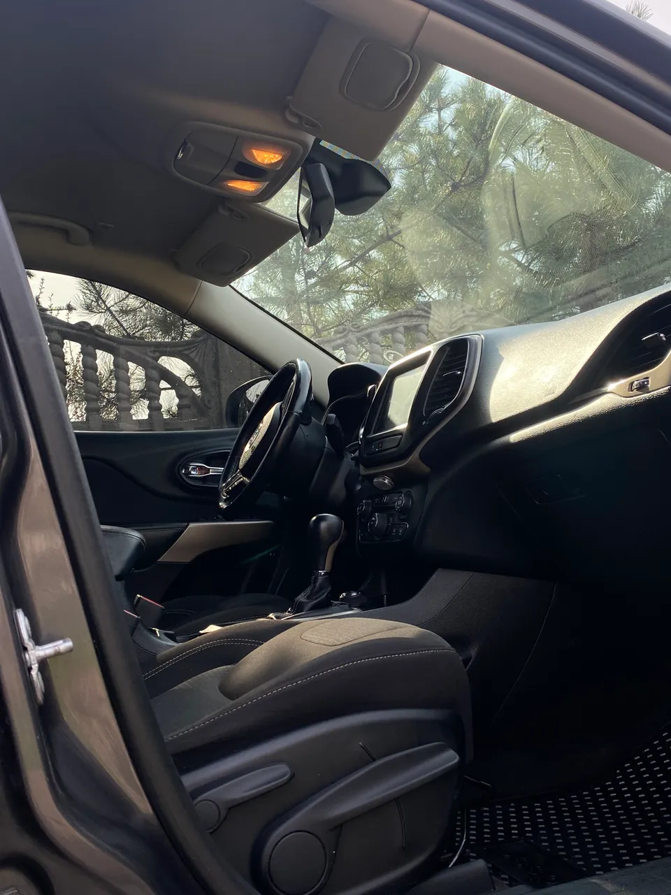 Jeep Cherokee - фото 4