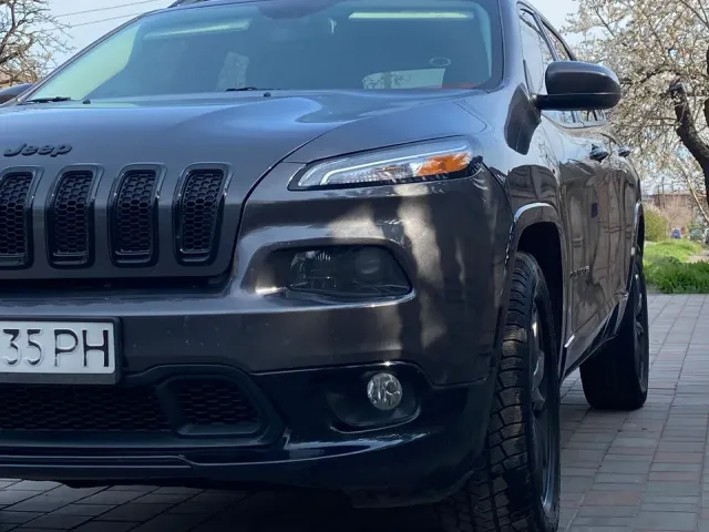 Jeep Cherokee - фото 2