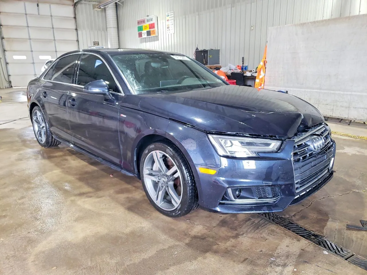 Audi A4 - фото 3
