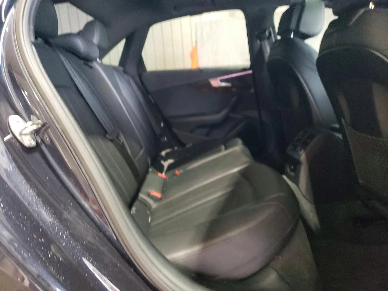 Audi A4 - фото 11