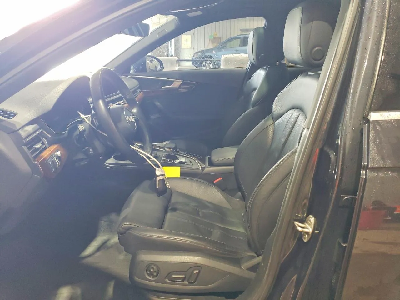 Audi A4 - фото 8