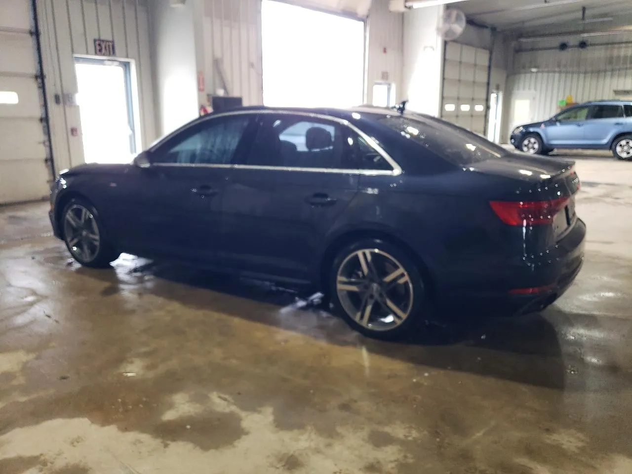 Audi A4 - фото 4