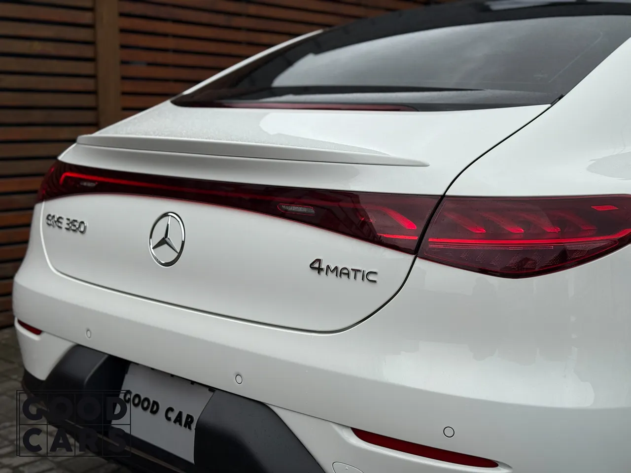 Mercedes-Benz EQE - фото 12