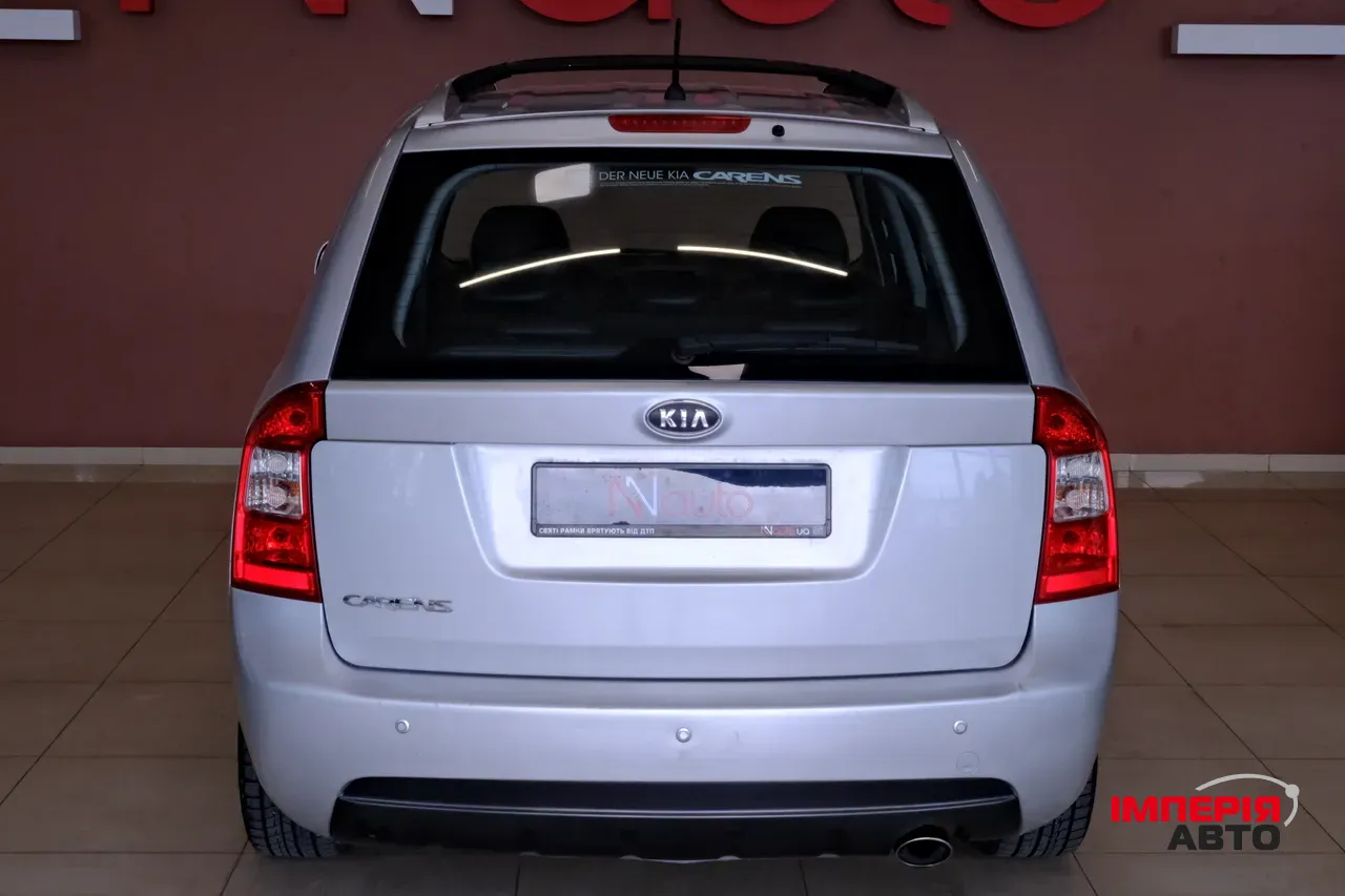 Kia Carens - фото 6