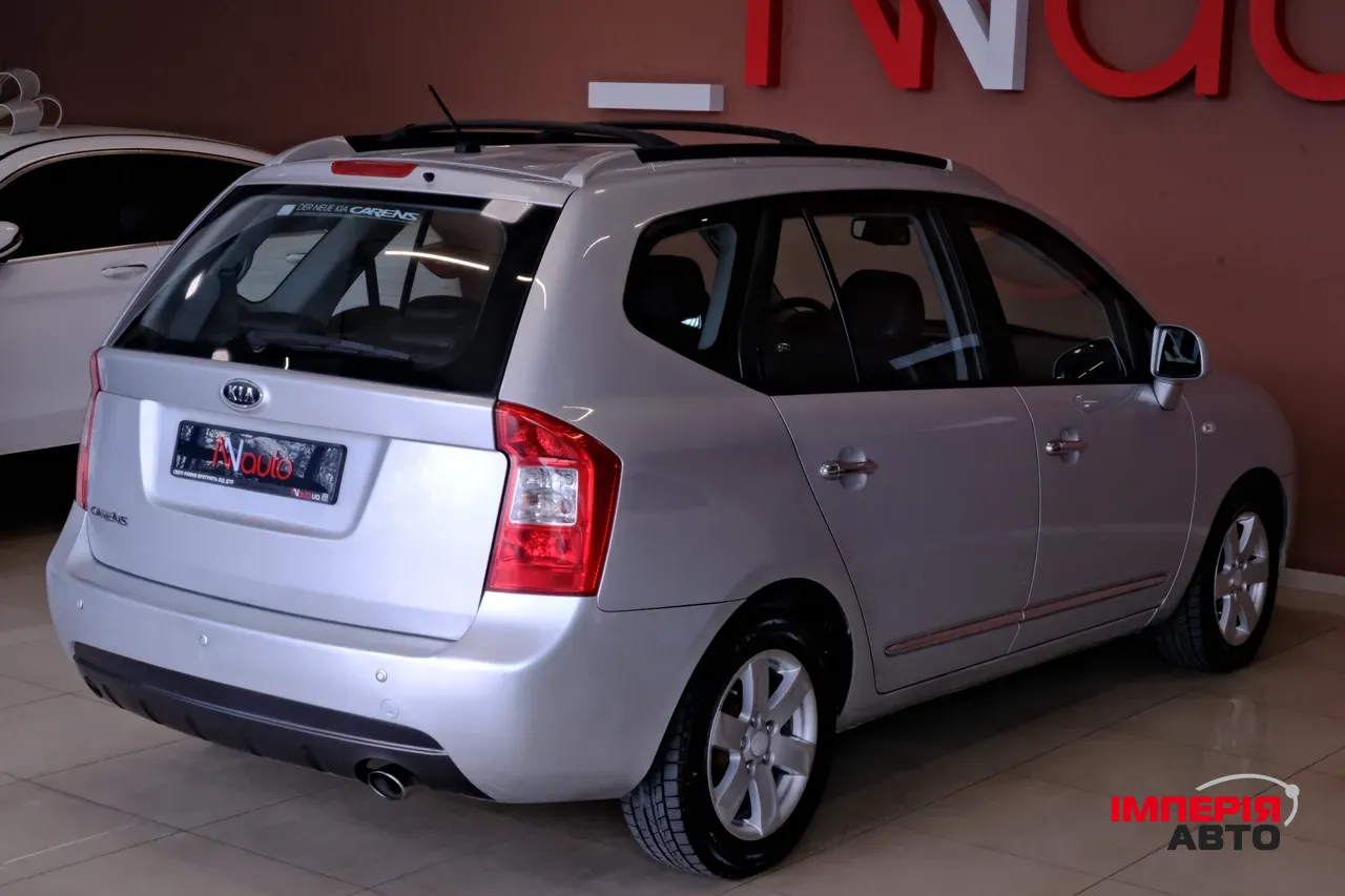 Kia Carens - фото 5