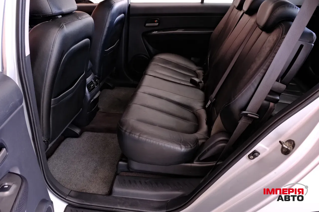 Kia Carens - фото 8