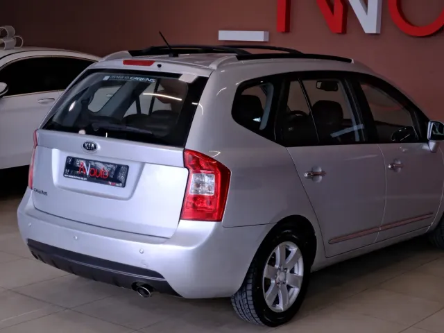 Kia Carens - фото 5