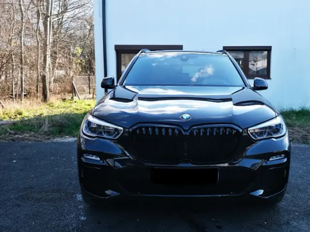 BMW X5 - фото 1