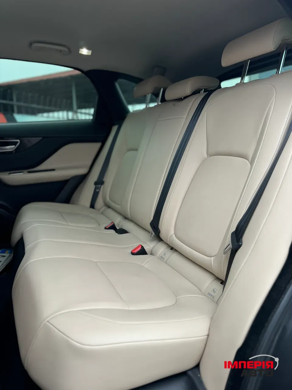 Jaguar F-Pace - фото 8