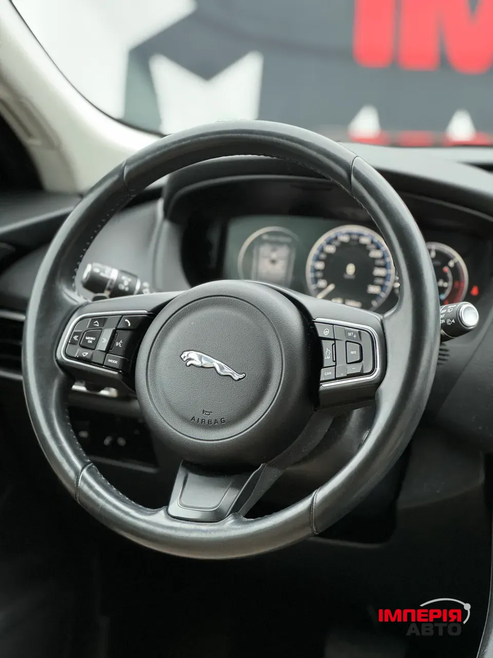 Jaguar F-Pace - фото 9