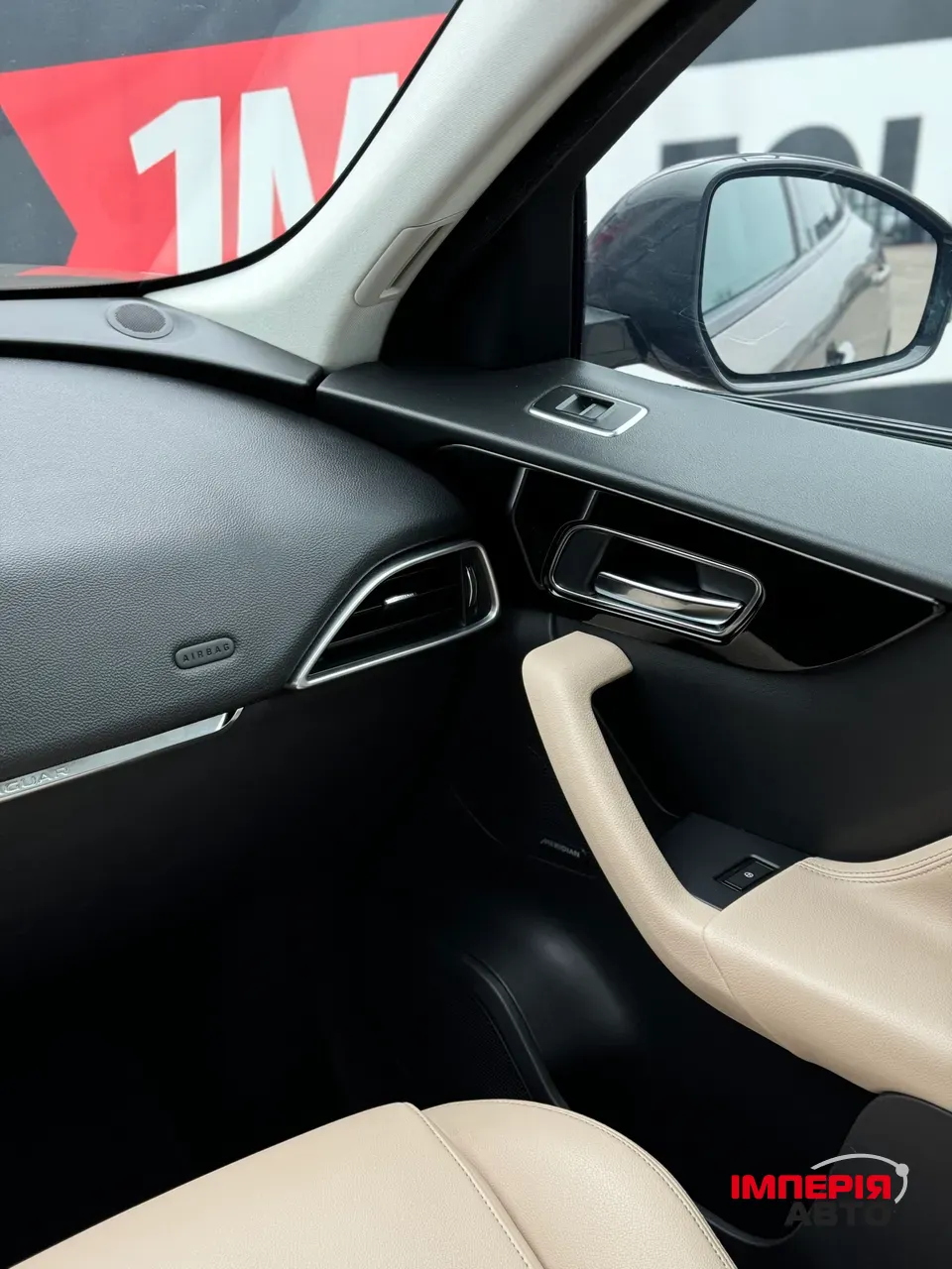 Jaguar F-Pace - фото 12