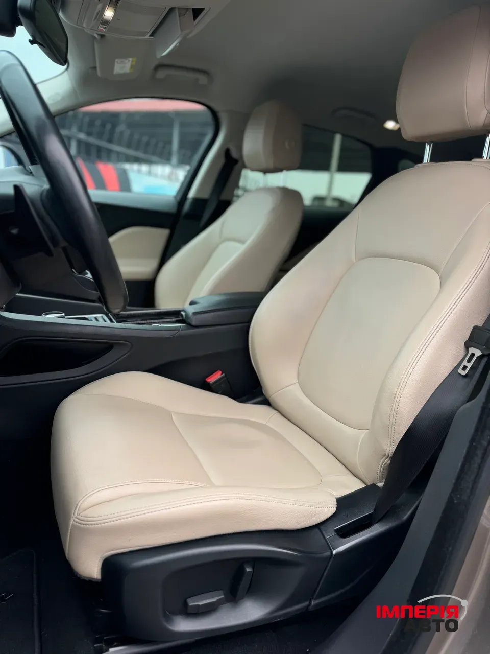 Jaguar F-Pace - фото 7