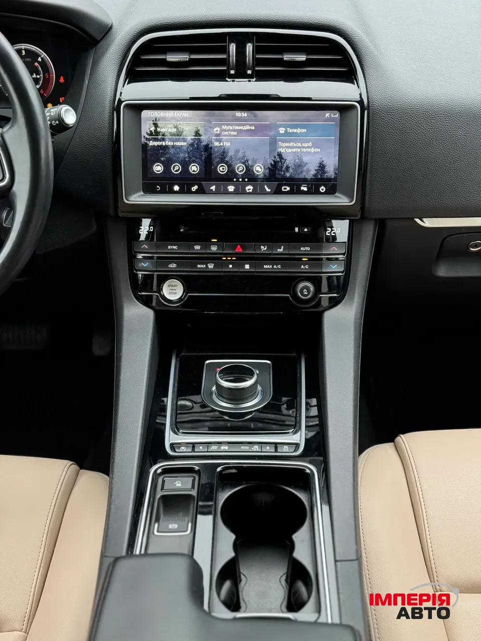 Jaguar F-Pace - фото 10