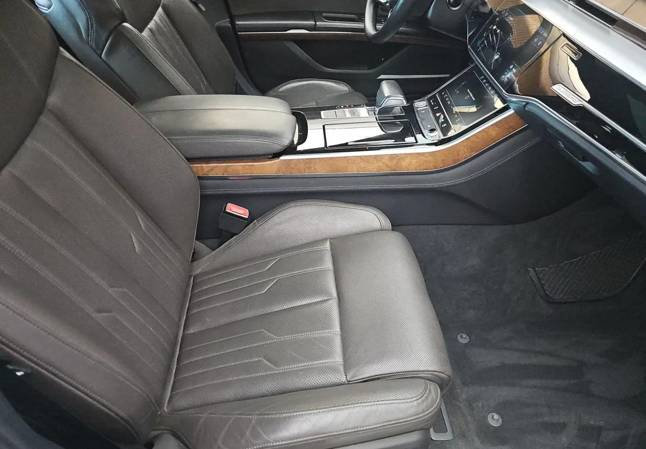 Audi A8 - фото 11