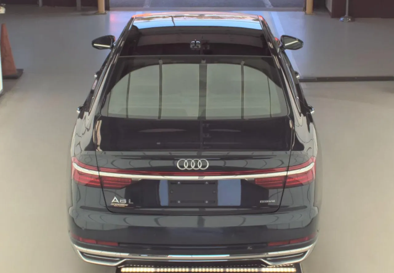 Audi A8 - фото 5