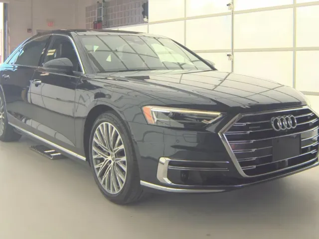 Audi A8 - фото 3