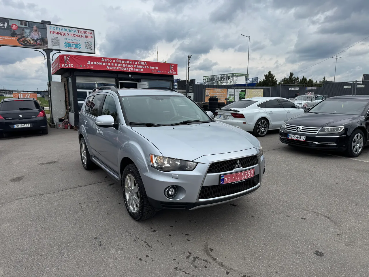 Mitsubishi Outlander - фото 1