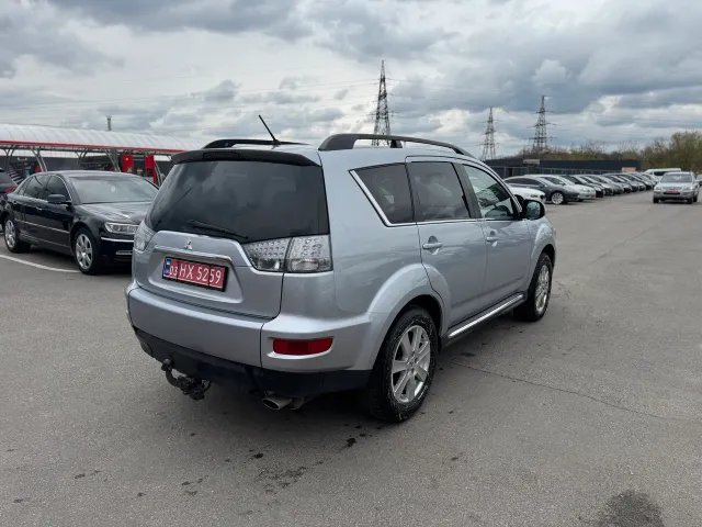 Mitsubishi Outlander - фото 4