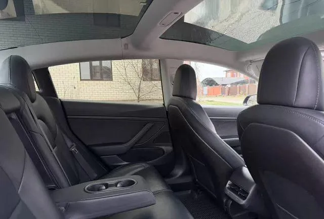 Tesla Model 3 - фото 13