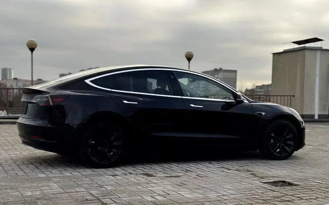 Tesla Model 3 - фото 7